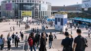 Trotz der hochsommerlichen Temperaturen von über 30 Grad kamen viele Besucherinnen und Besucher auf das Messegelände - hier der Eingang Süd