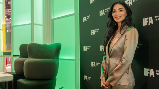 Die bekannte Sängerin und Schauspielerin Nicole Scherzinger brachte Glamour auf die IFA