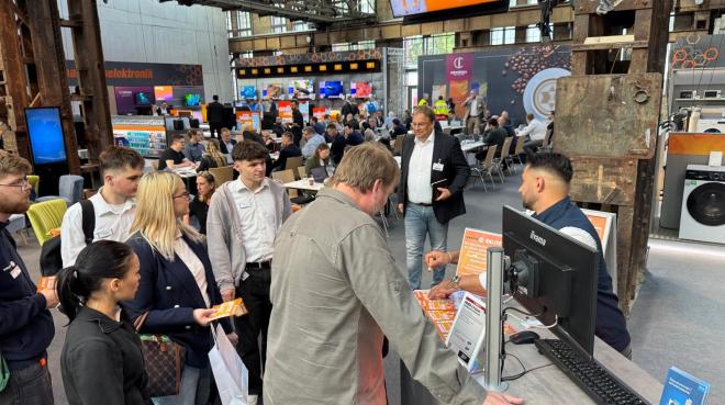 Teil des neu definierten Messekonzepts von expert waren exklusive Schulungen der Industrie- und Dienstleistungspartner direkt am Produkt sowie in Schulungsräumen